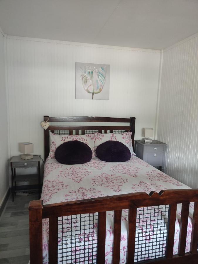 Chalet Dans La Foret....Adorable 1 Bedroom Chalet Surrounded By Woodland Pressignac 外观 照片